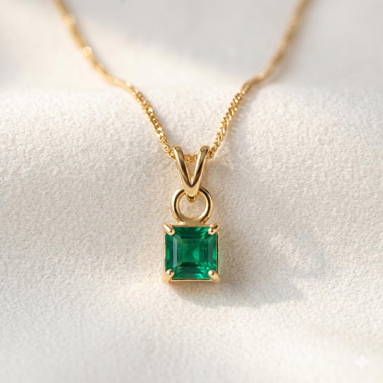 Aurum Imperial Emerald Pendant